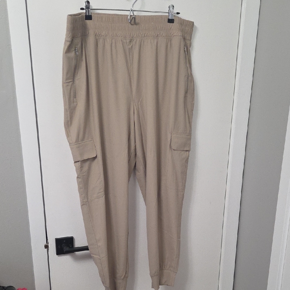 Old Navy Active SleekTech Cargo Joggers NWOT